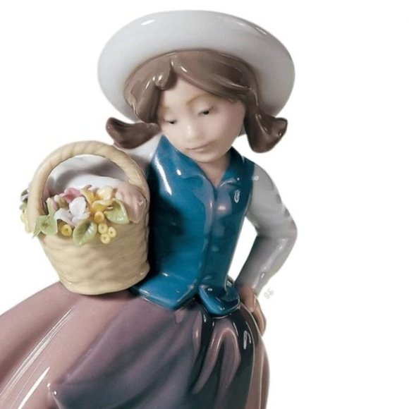 Vtg Lladro Figurine “Linda Con Cesta” #5221 Girl w/ Basket – Retired, Boxed EUC - Picture 5 of 12